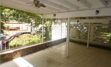 VENTA DE  AMPLIA CASA PARA USO COMERCIAL CON PERMISO 900M2 MBR