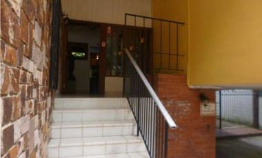 VENTA DE  AMPLIA CASA PARA USO COMERCIAL CON PERMISO 900M2 MBR
