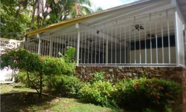 VENTA DE  AMPLIA CASA PARA USO COMERCIAL CON PERMISO 900M2 MBR