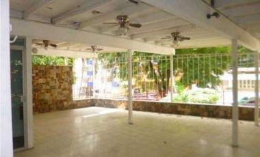 VENTA DE  AMPLIA CASA PARA USO COMERCIAL CON PERMISO 900M2 MBR