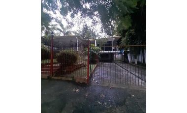 VENTA DE  AMPLIA CASA PARA USO COMERCIAL CON PERMISO 900M2 MBR