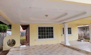 ALQUILO CASA AREA DE LOS GUAYACANES CHITRE