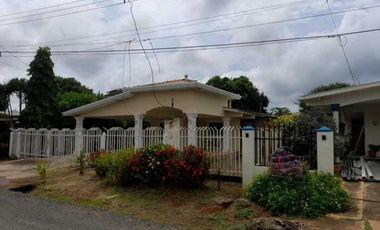 ALQUILO CASA AREA DE LOS GUAYACANES CHITRE