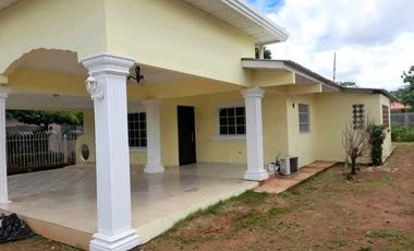 ALQUILO CASA AREA DE LOS GUAYACANES CHITRE