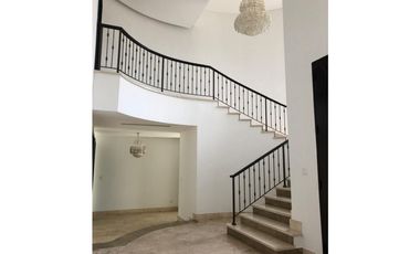 VENTA DE CASA EN COSTA DEL ESTE - PH PASEO DEL PARQUE