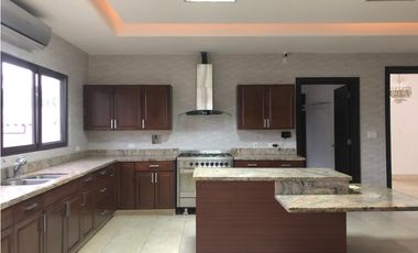 VENTA DE CASA EN COSTA DEL ESTE - PH PASEO DEL PARQUE