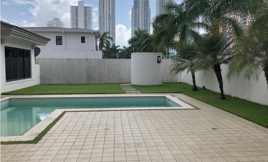 VENTA DE CASA EN COSTA DEL ESTE - PH PASEO DEL PARQUE