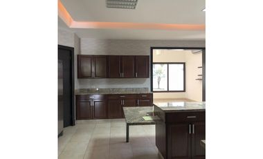 VENTA DE CASA EN COSTA DEL ESTE - PH PASEO DEL PARQUE