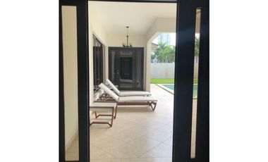 VENTA DE CASA EN COSTA DEL ESTE - PH PASEO DEL PARQUE