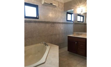 VENTA DE CASA EN COSTA DEL ESTE - PH PASEO DEL PARQUE