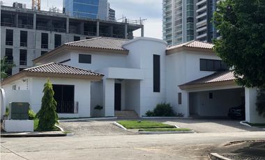 VENTA DE CASA EN COSTA DEL ESTE - PH PASEO DEL PARQUE