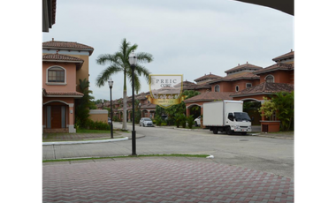 VENTA DE CASA EN COSTA SUR DOS PROPIEDADES EN UNA