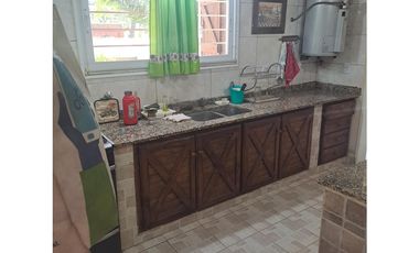 VENTA / CHALET 4 AMB Y QUINCHO /  LA CALETA  / MAR CHIQUITA
