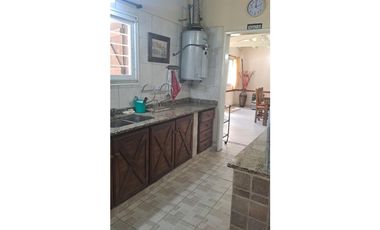 VENTA / CHALET 4 AMB Y QUINCHO /  LA CALETA  / MAR CHIQUITA