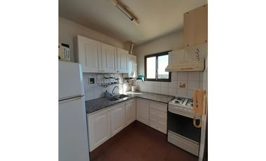 DEPARTAMENTO DE 3 AMBIENTES, CON VISTA AL MAR Y COCHERA