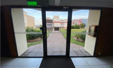 DEPARTAMENTO DE 3 AMBIENTES, CON VISTA AL MAR Y COCHERA