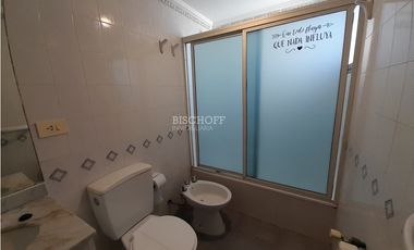 DEPARTAMENTO DE 3 AMBIENTES, CON VISTA AL MAR Y COCHERA