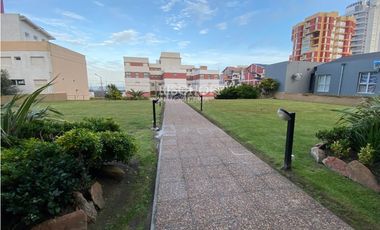 DEPARTAMENTO DE 3 AMBIENTES, CON VISTA AL MAR Y COCHERA
