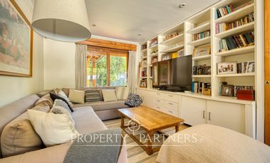 Gran casa colonial impecable, cercana a colegios y autopistas en La dehesa Central