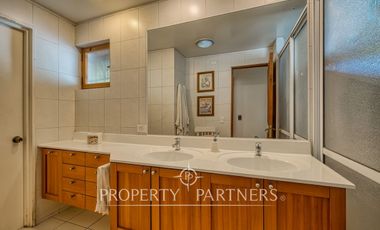 Gran casa colonial impecable, cercana a colegios y autopistas en La dehesa Central