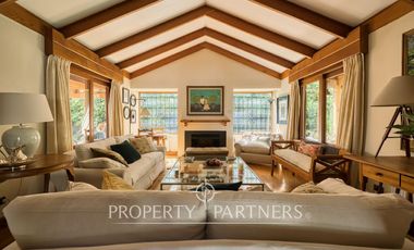 Gran casa colonial impecable, cercana a colegios y autopistas en La dehesa Central