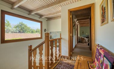 Gran casa colonial impecable, cercana a colegios y autopistas en La dehesa Central