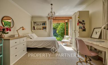 Gran casa colonial impecable, cercana a colegios y autopistas en La dehesa Central