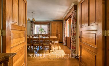 Gran casa colonial impecable, cercana a colegios y autopistas en La dehesa Central