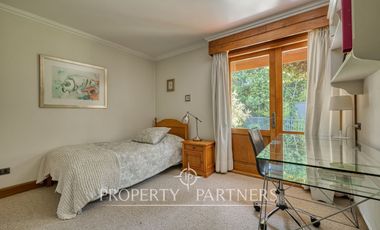 Gran casa colonial impecable, cercana a colegios y autopistas en La dehesa Central