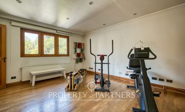 Gran casa colonial impecable, cercana a colegios y autopistas en La dehesa Central