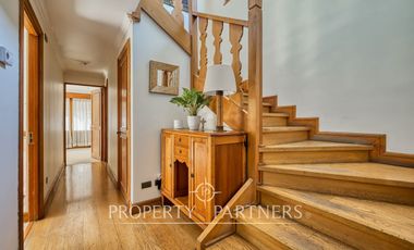 Gran casa colonial impecable, cercana a colegios y autopistas en La dehesa Central