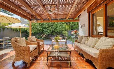 Gran casa colonial impecable, cercana a colegios y autopistas en La dehesa Central