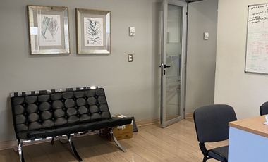 Excelente oficina en arriendo en Luis Pasteur con Vitacura