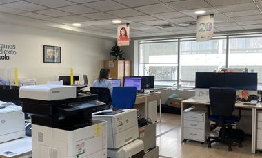 Excelente oficina en arriendo en Luis Pasteur con Vitacura