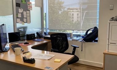 Excelente oficina en arriendo en Luis Pasteur con Vitacura