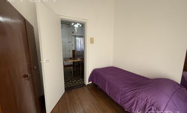 Venta de casa de 3 ambientes con cochera y jardín  en Wilde