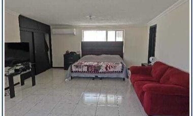 CASA EN VENTA EN CONTRY PRIMER SECTOR