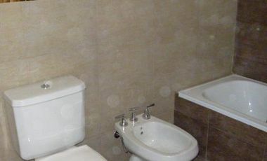 Venta Departamento en Remedios De Escalada de 2 ambientes al Frente con Balcón