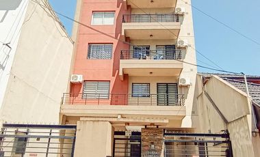 Venta Departamento en Remedios De Escalada de 2 ambientes al Frente con Balcón