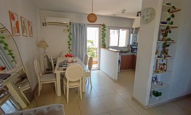 Venta Departamento en Remedios De Escalada de 2 ambientes al Frente con Balcón