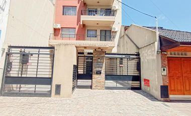 Venta Departamento en Remedios De Escalada de 2 ambientes al Frente con Balcón