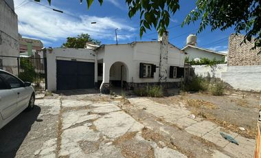 Casa + Departamentos a restaurar s/ calle Chacabuco