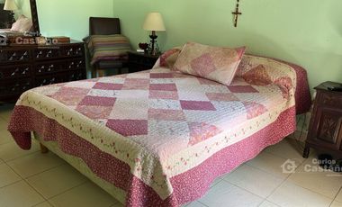 Chalet en 1 Planta, 2 Amb. + PH 2 Amb. con Patio, Parrilla, Garaje y Jardín