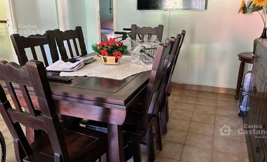 Chalet en 1 Planta, 2 Amb. + PH 2 Amb. con Patio, Parrilla, Garaje y Jardín