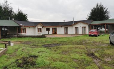 Venta parcela 5.350m2 con 2 casas construidas en Isla de Maipo