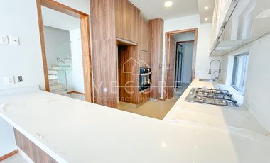 CASA EN VENTA EN PARQUES VALLARTA, ZAPOPAN