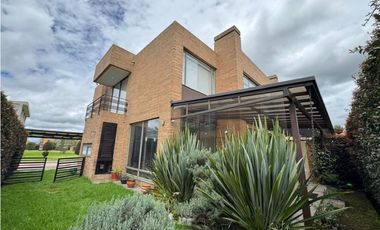 Arriendo casa de dos niveles en la milla de oro de cajica