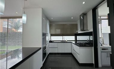 Arriendo casa de dos niveles en la milla de oro de cajica