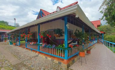 CASA HOTEL EN VENTA - SALENTO