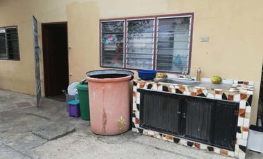 Casa muy amplia con terraza y zona verde muy agradable